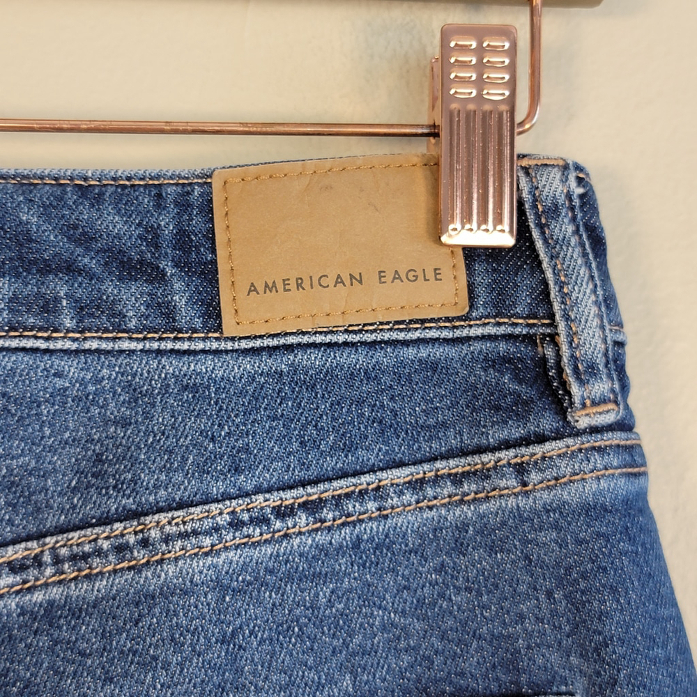 American Eagle Mom Jeans Hi Rise Medium Blue Wash Stretch Relaxed Fit AE 4 Long - Picture 6 of 12